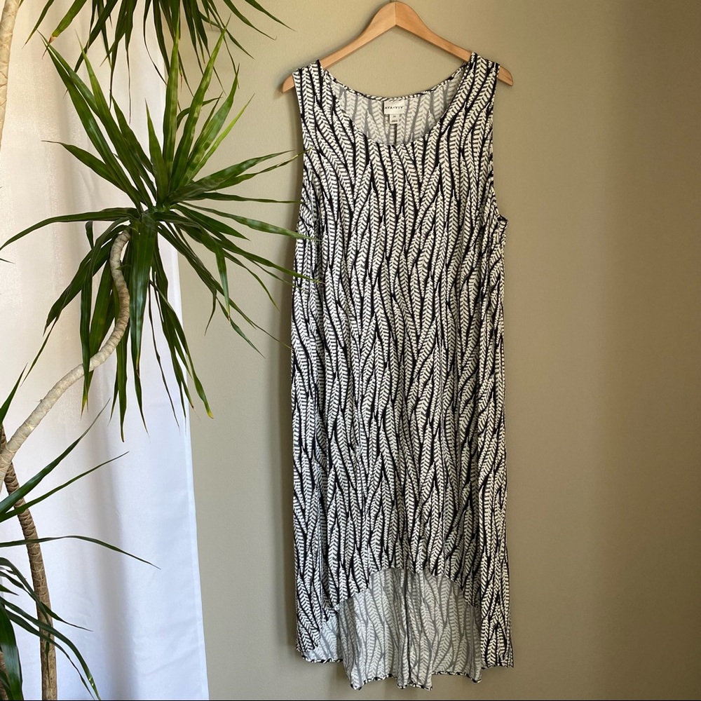 Sleeveless High/Low Black & White Dress